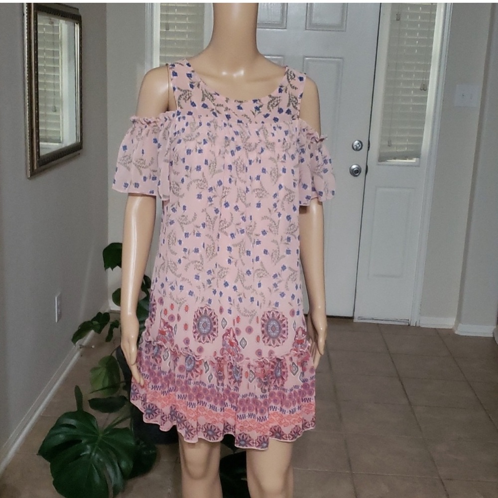 AUW m ruffled cold shoulder feminine paisley print